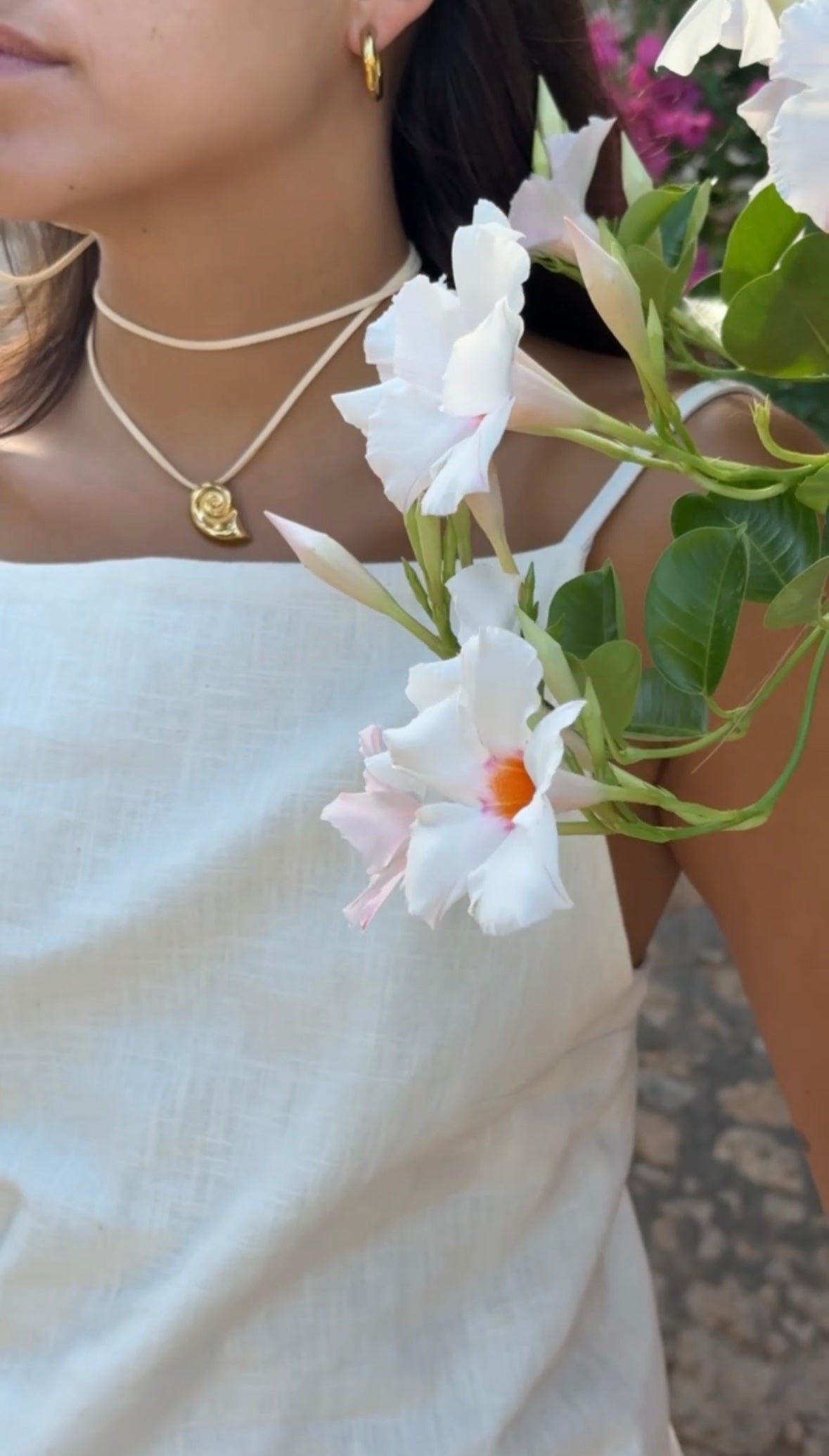 Collier Adela